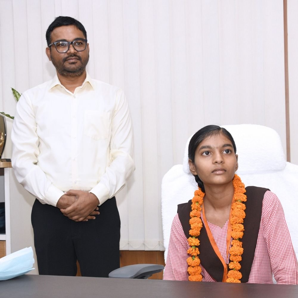 चार छात्राओं ने एक दिन के लिए संभाली भोजन निदेशक:मिशन शक्ति के तहत काकोरी के कस्तूरबा गांधी विद्यालय की छात्राओं ने जारी किए निर्देश, प्रदेश के स्कूलों की रसोई में चलेगा विशेष सफाई अभियान