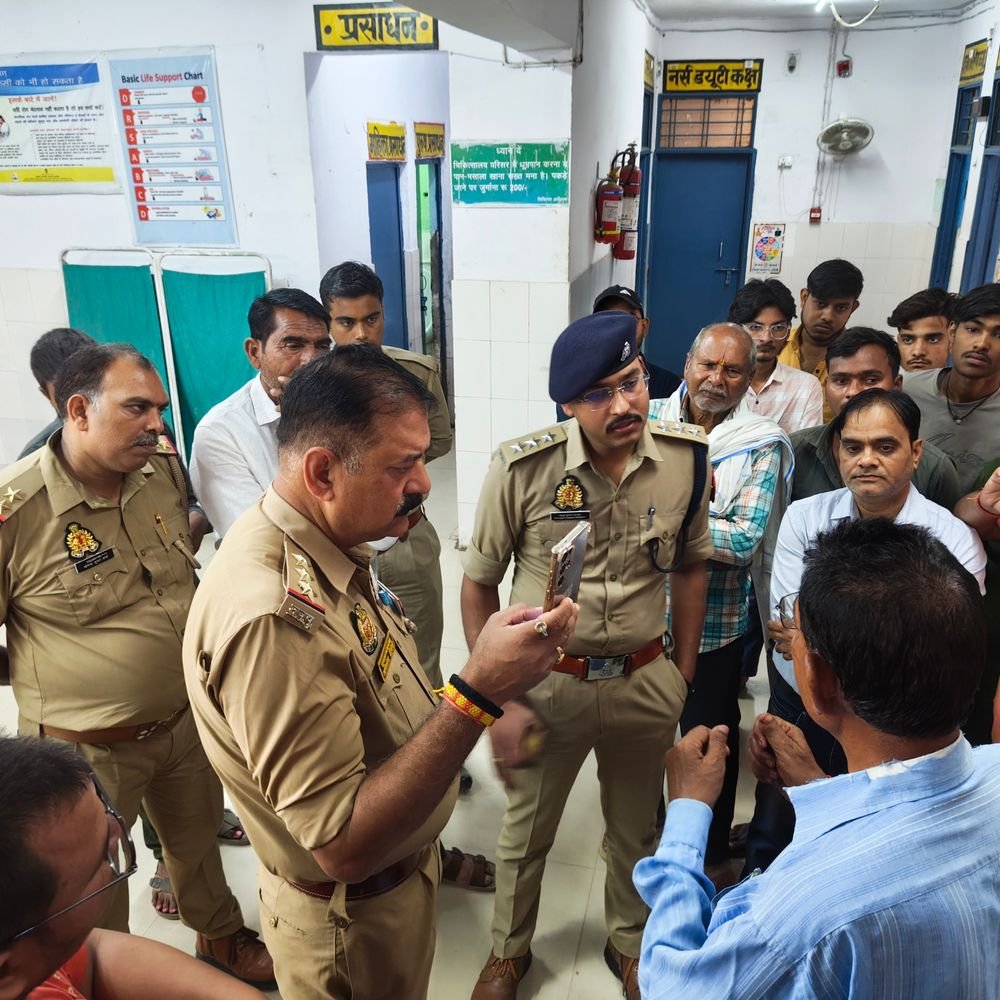 झांसी में छात्र ने लाइसेंसी पिस्टल से गोली मारी, मौत:आवाज सुनकर दौड़े परिजन, कमरे में खून से लथपथ मिला; फॉरेंसिक टीम ने शुरू की जांच