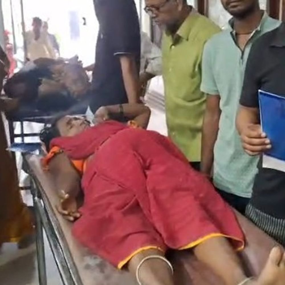 हाईवे पर डायवर्जन के दौरान पांच वाहनों की भिड़ंत:भदोही में ऑटो सवार 5 महिलाओं समेत 7 घायल; डेढ़ दर्जन तीर्थयात्री बचे