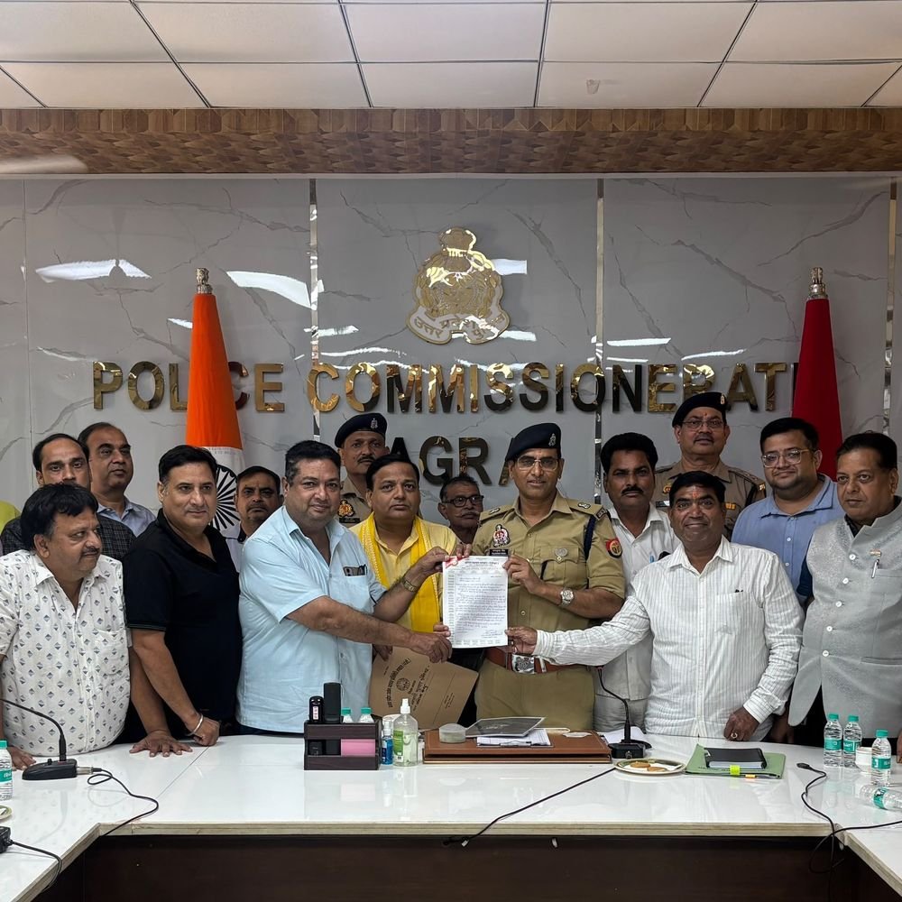 आगरा में ट्रैफिक और अतिक्रमण पर बैठक:ताजगंज बाजार संगठन ने उठाए मुद्दे, समयबद्ध कार्रवाई की मांग