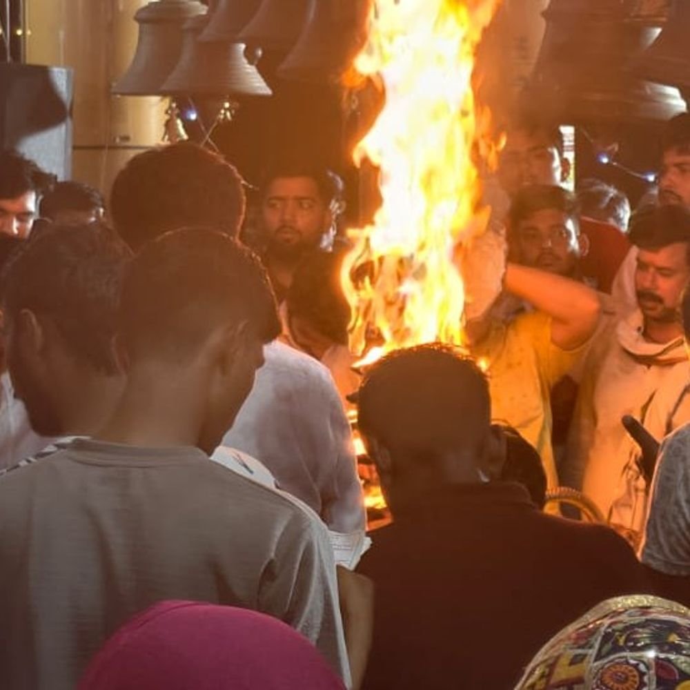 लखनऊ में नवमी पर मंदिरों में उमड़े भक्त:माता सिद्धिदात्री की पूजा-अर्चना,दिनभर होगा कन्या पूजन , मंदिरों में माता की जयकारा कि गूंज