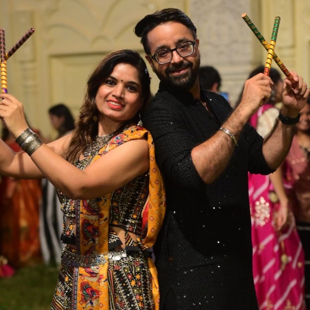 रास-ए-आगरा में संगीत और संस्कृति का संगम:गरबा और डांडिया के साथ शहरवासियों ने मनाया उत्सव, संगीत पर झूमे युवा