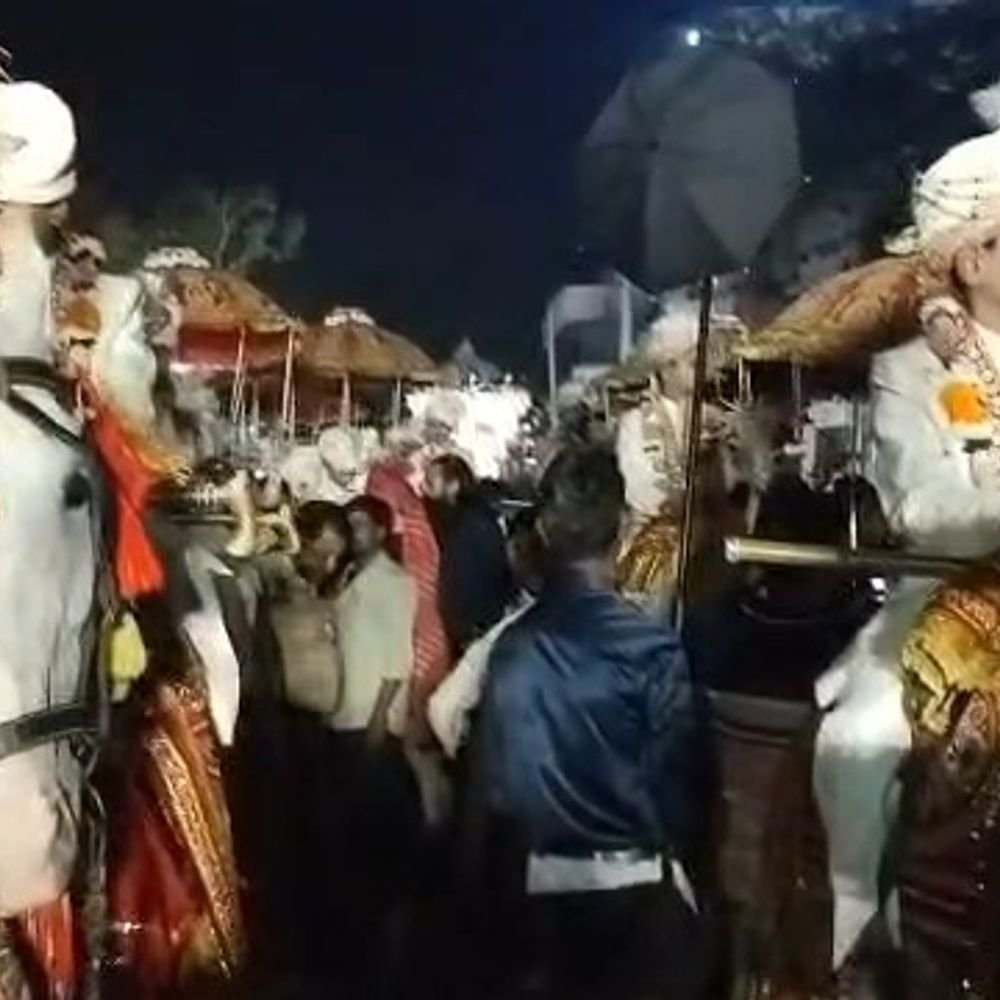 मथुरा में महाराजा अग्रसेन की शोभायात्रा निकली:अग्रवाल समाज ने धूमधाम से निकाली, मसानी चौराहे से शुरू होकर कई मार्गों से गुजरी