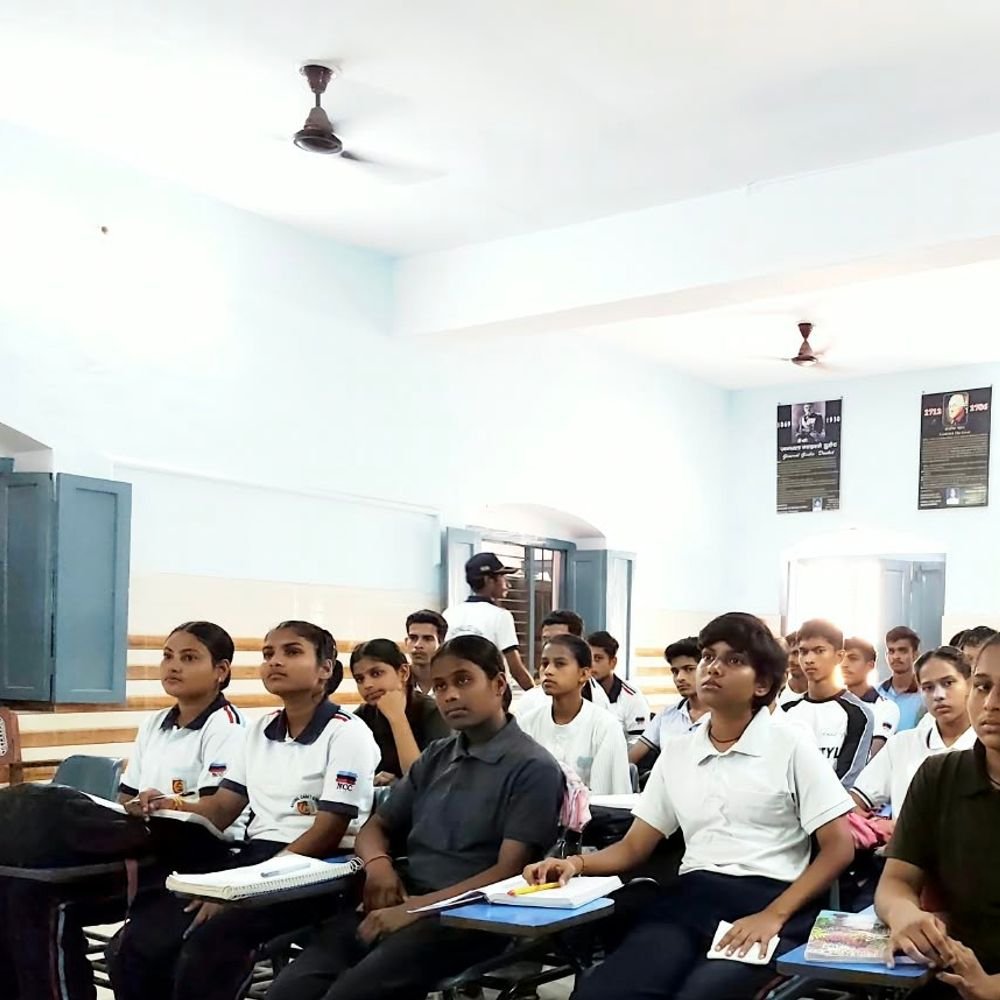 हिंदू कॉलेज में 94वां वायुसेना दिवस मनाया गया:कैडेट्स से सशक्त भारत के निर्माण में योगदान देने का आह्वान