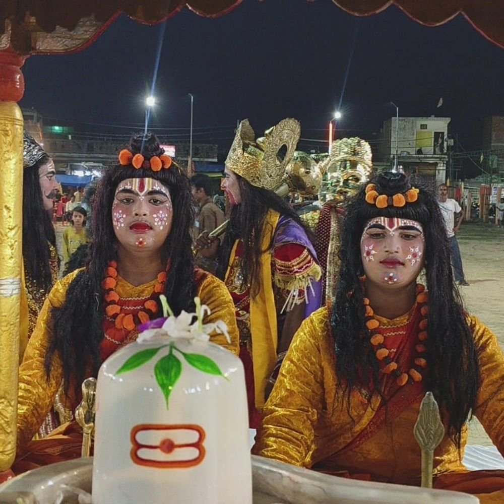 रामलीला में समुद्र पर सेतु निर्माण का मंचन:रावण का साथ छोड़ श्रीराम की शरण में पहुंचे विभीषण, प्रभु ने लगाया गले