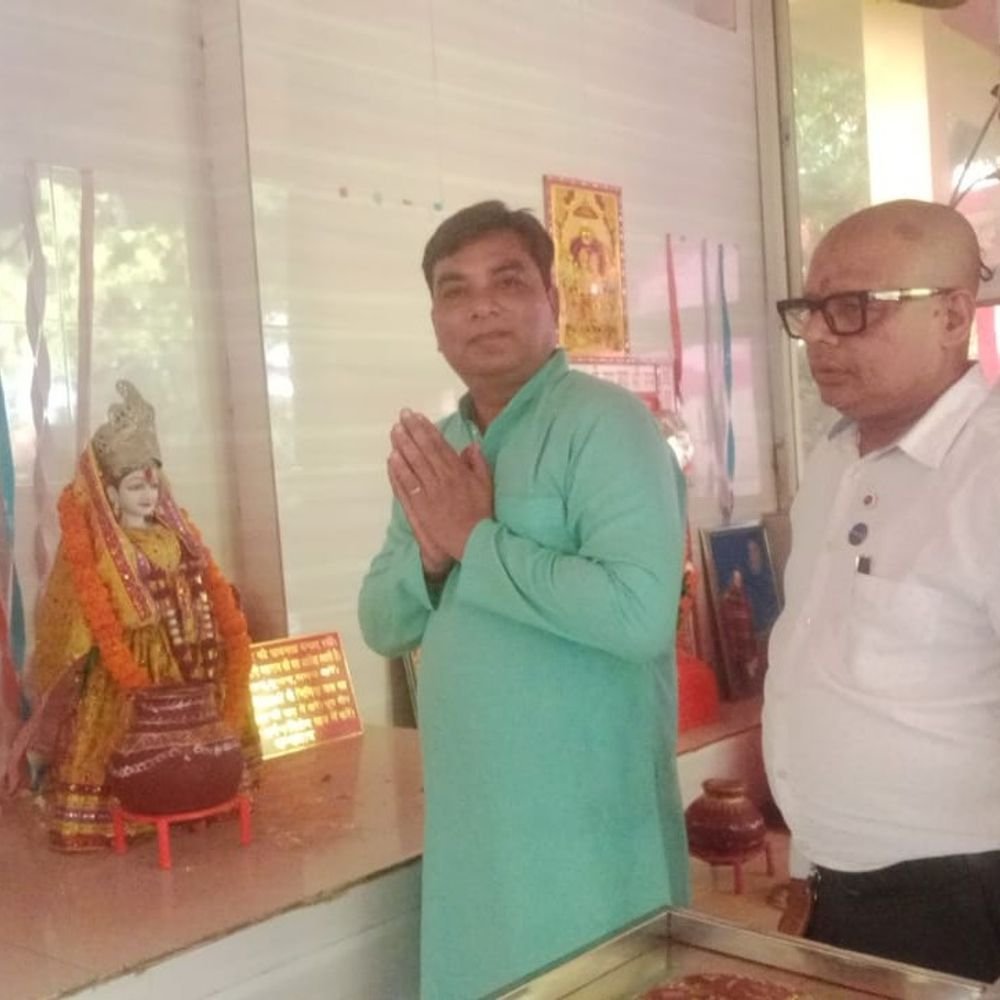सारनाथ में नीम करौली महाराज का भंडारा:भजन-कीर्तन संग हुआ पूजन, गणिनाथ भक्त मंडल ने बांटी प्रसादी
