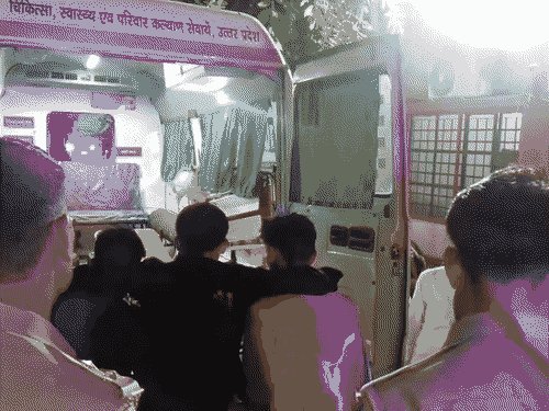 कानपुर देहात में पुरानी रंजिश में युवक को गोली मारी:जांघ से आर-पार होकर बाइक की टंकी में धंसी, दोस्तों के साथ दिल्ली जाने निकला था