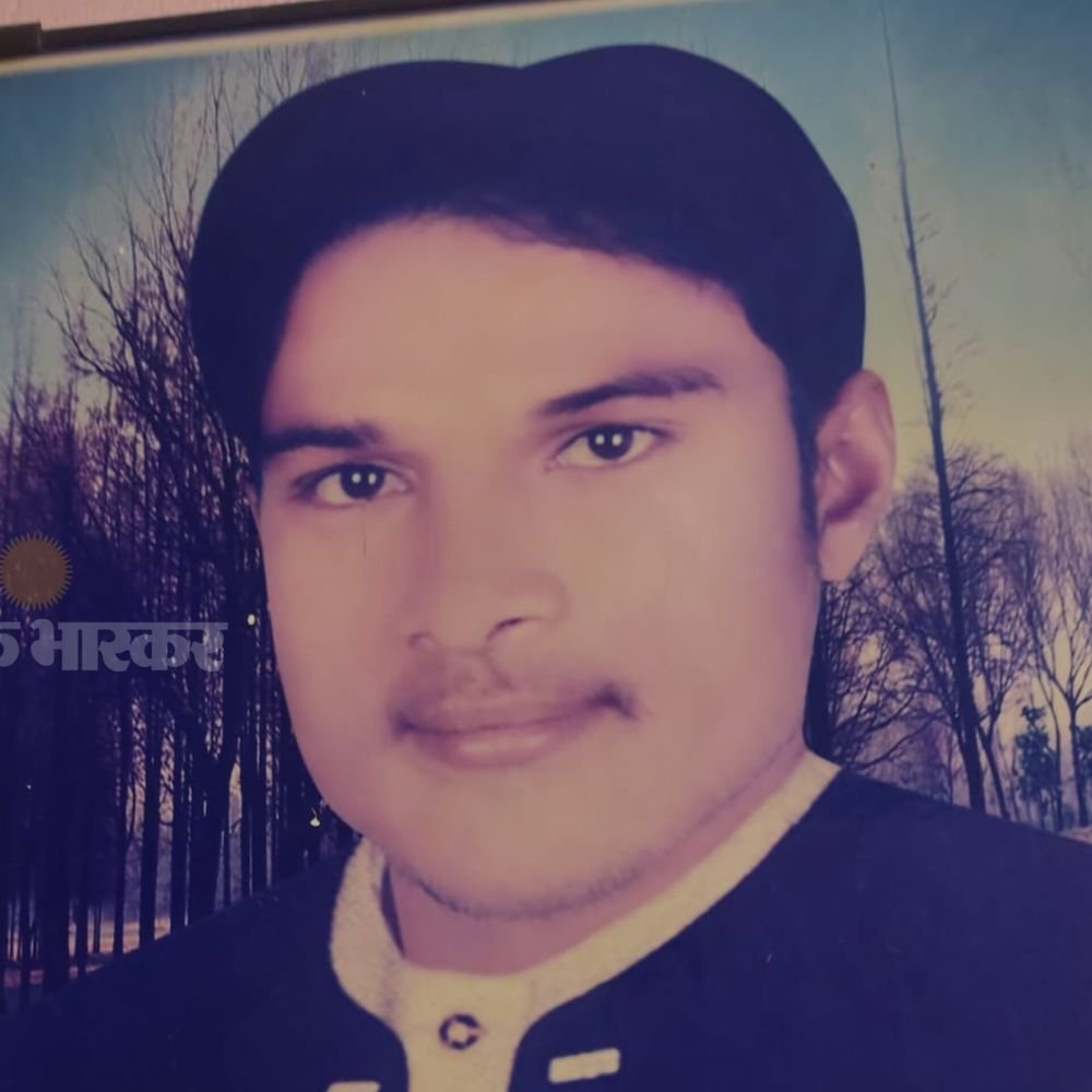 इटावा में हाईवे किनारे मिला युवक का शव:परिजनों ने शराब के नशे में गिरने की आशंका जताई, 24 घंटे से था लापता