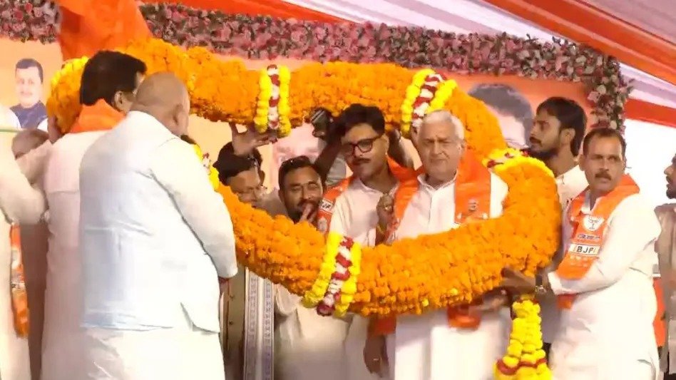 यूपी में सपा को बड़ा झटका! तीन नेताओं ने थामा भाजपा का दामन