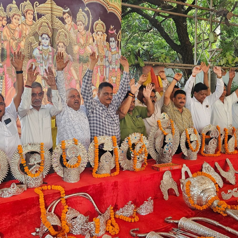 प्रयागराज में कटरा रामलीला की मुकुट पूजन के साथ शुरुआत:राम-सीता से रावण तक के मुकुट पूजे, 6 अक्टूबर को रावण बरात