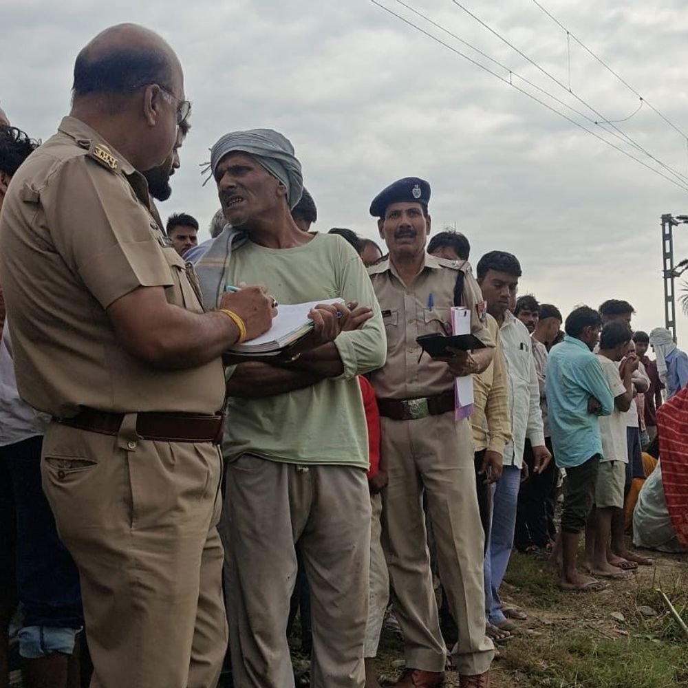 फर्रुखाबाद में ट्रेन से कटकर महिला की मौत:पति-पत्नी के विवाद के बाद आत्महत्या की आशंका, गुजरात में मजदूरी करते 3 बेटे