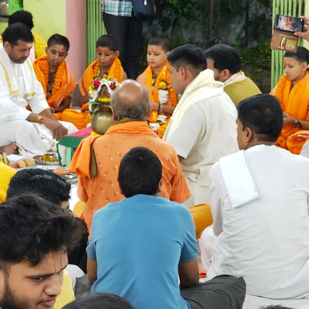 वाराणसी में चित्रकूट रामलीला आयोजित:गणेश, वरुण, मुकुट पूजन के साथ लीला प्रारंभ, रामचरितमानस का संगीतमय पाठ