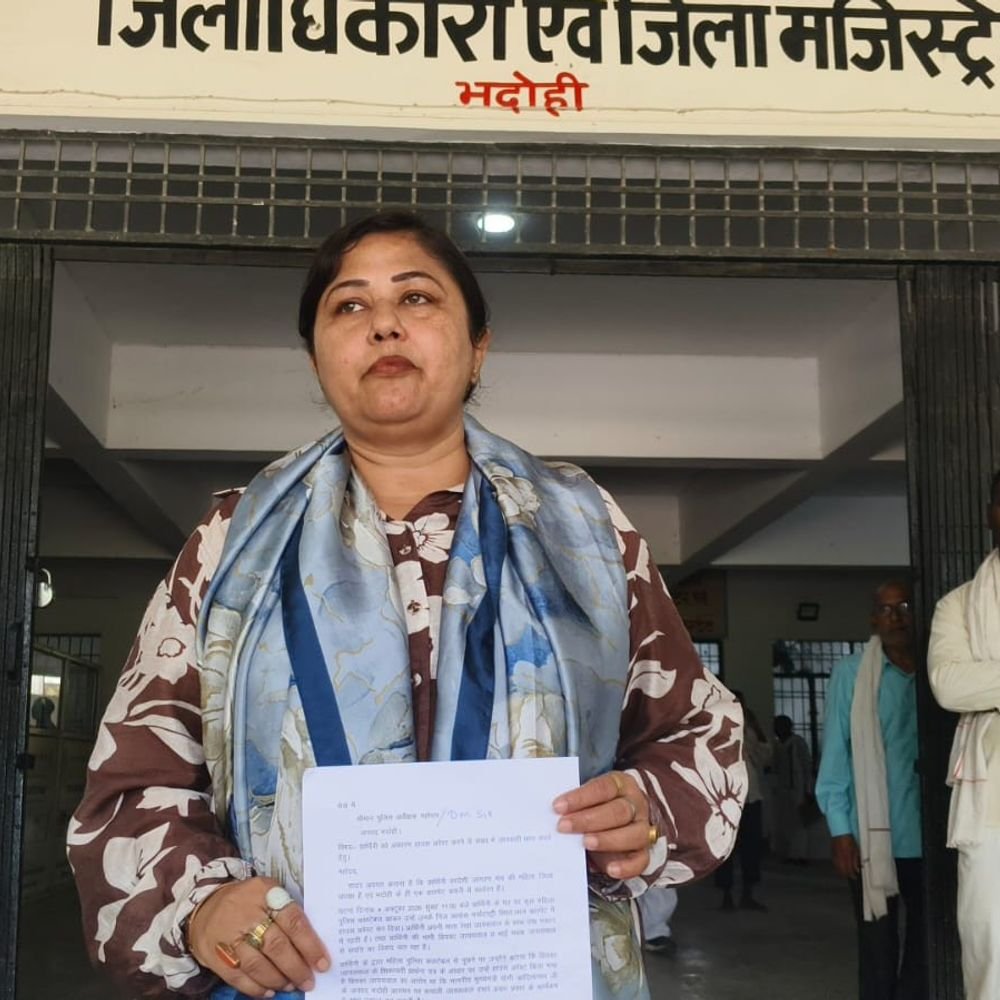 भदोही में स्वदेशी जागरण मंच की जिलाध्यक्ष हाउस अरेस्ट:सीएम के कार्यक्रम में भाभी की शिकायत पर हुई कार्रवाई, डीएम से मिलकर मांगा जवाब