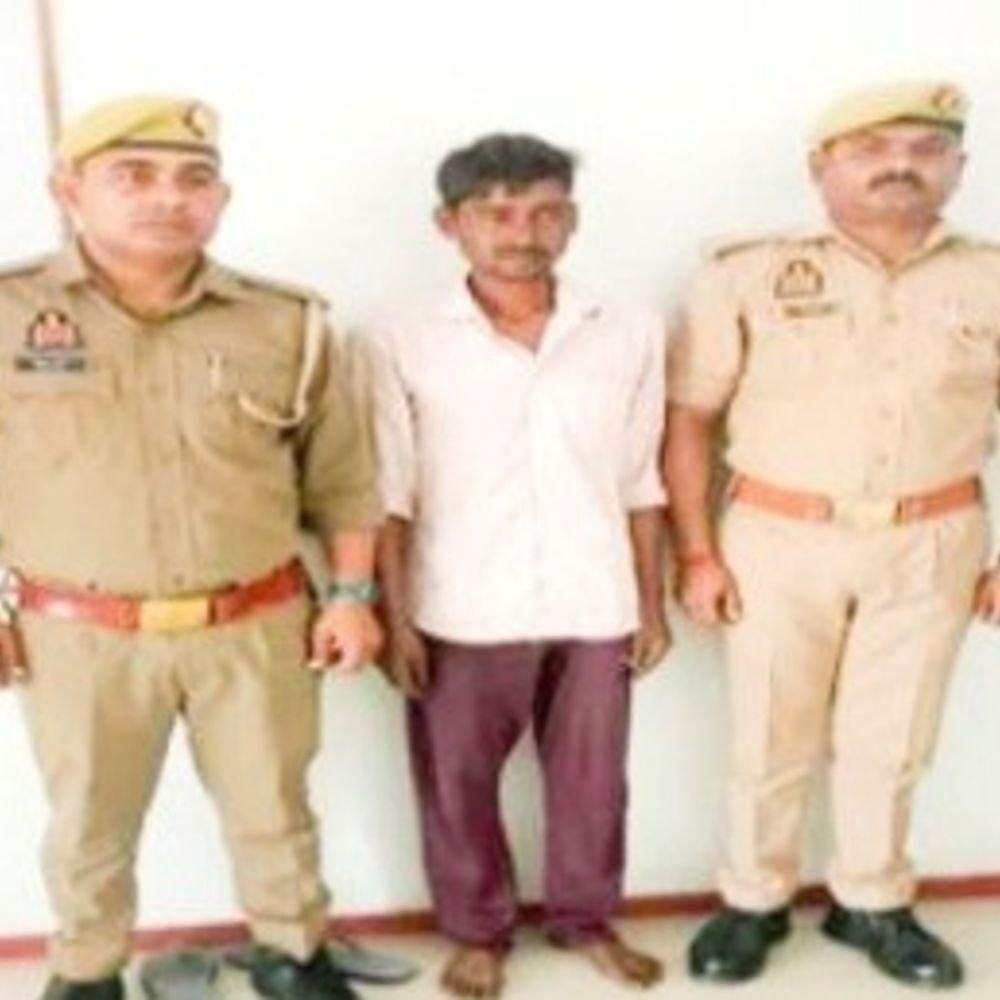 बड़े भाई की हत्या करने वाला छोटा भाई गिरफ्तार:सीतापुर में मकान बंटवारे को लेकर ईंट-डंडे मारकर की थी हत्या