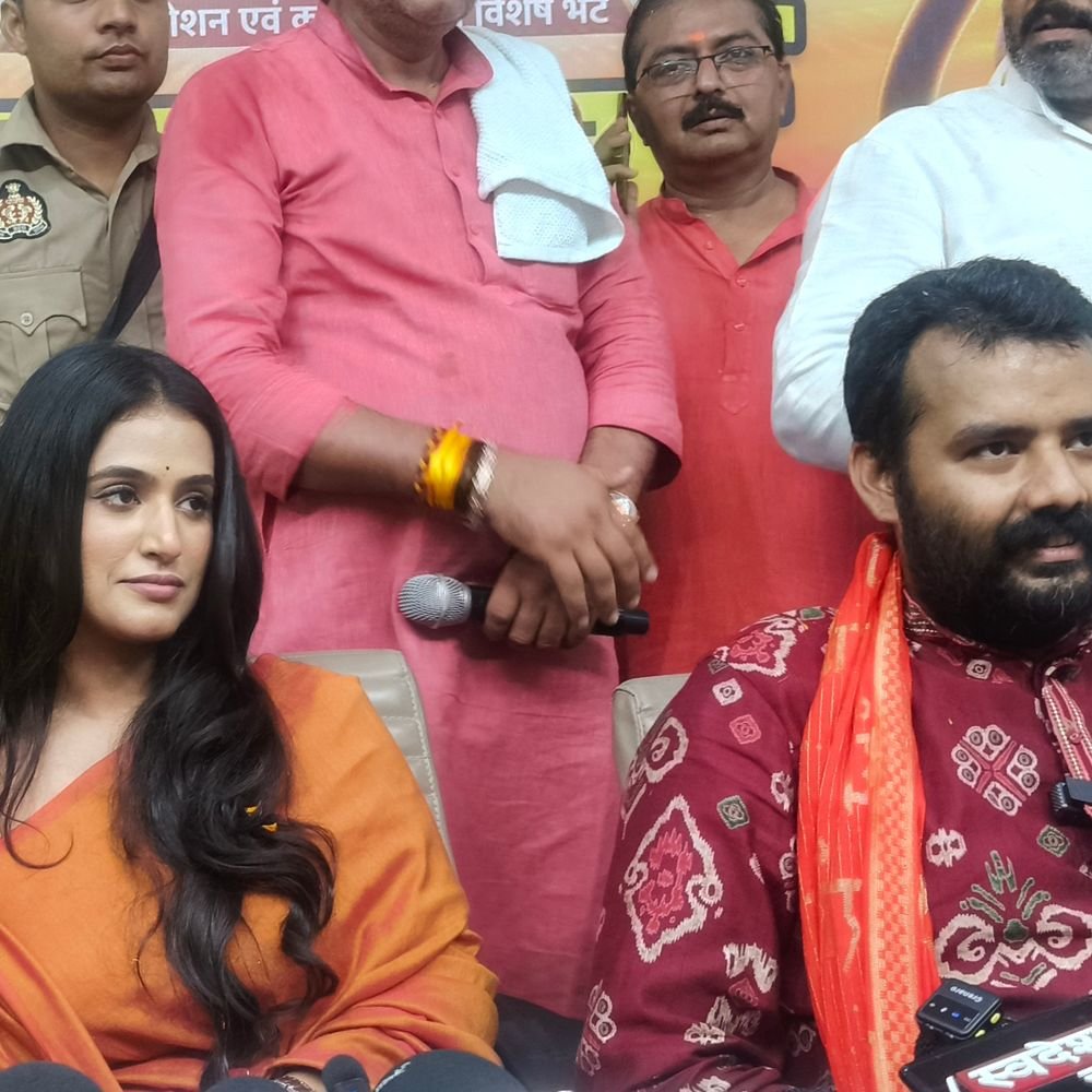 ‘हनुमान अंश’ के एक्टर शोभिनव-पूर्णिमा ने किया रोड शो:बोले- महान संत का किरदार निभाने के लिए दिव्य आशीर्वाद जरूरी