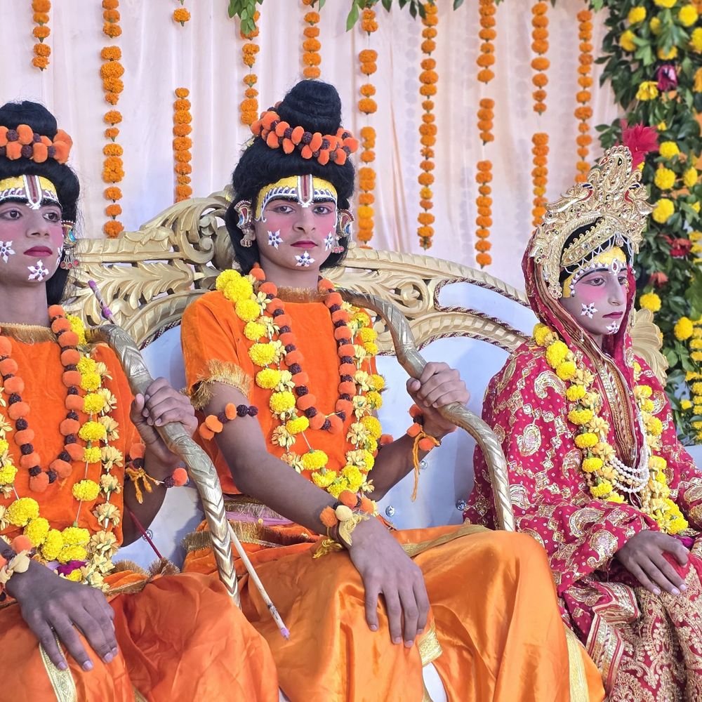 बाराबंकी के रामलीला मैदान में श्रीराम मंच का शुभारंभ:पूजन-अर्चन और सुंदरकांड पाठ से परिसर भक्तिमय हुआ, सहयोगियों का सम्मान भी किया गया