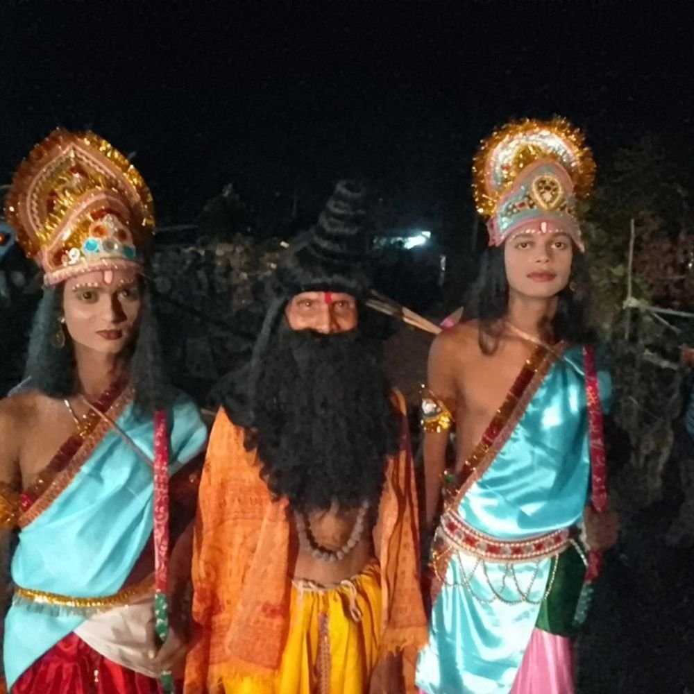 लखीमपुर में हुआ सीता स्वयंवर मंचन:शिव धनुष टूटते ही गूंजे जयकारे, बरूई धार्मिक आयोजन देखने पहुंचे ग्रामीण