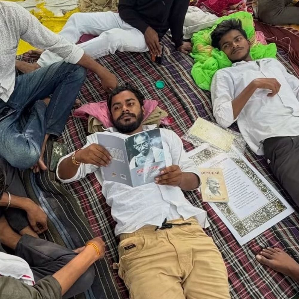 इलाहाबाद यूनिवर्सिटी में 6 दिन से भूख हड़ताल पर छात्र:लिखित आदेश-स्थायी प्रॉक्टर नियुक्ति न होने तक अनशन खत्म नहीं