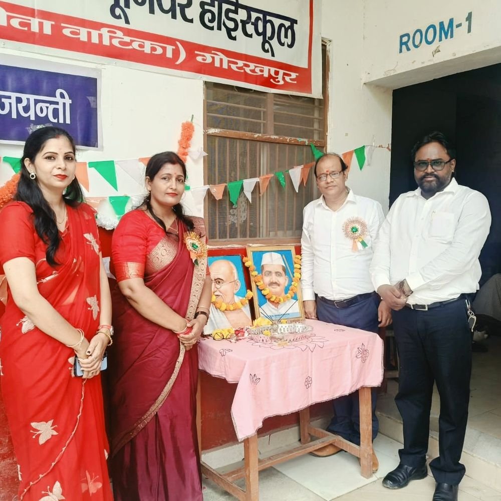 गोरखपुर के स्कूल में मनी गांधी-शास्त्री जयंती:बच्चों ने प्रस्तुत की आकर्षक झांकियां