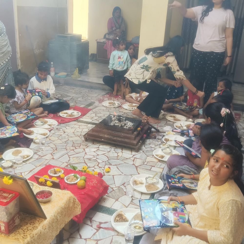 विष्णुपुरी में मां भगवती का हवन-पूजन:विधि-विधान से की गई देवी आराधना, 9 कन्याओं को कराया गया भोजन
