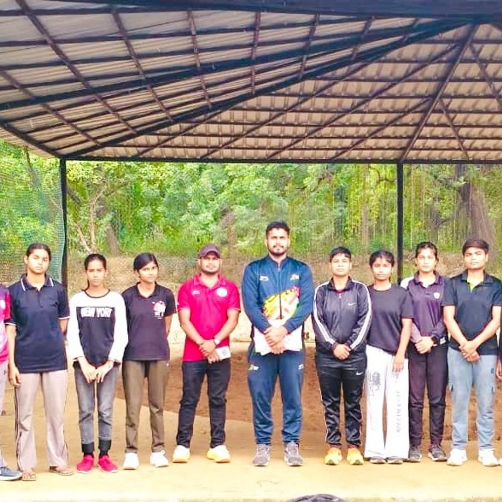 प्रयागराज की 10 बालिका पहलवान राज्य प्रतियोगिता के लिए चयनित:2 से 4 नवंबर तक सुल्तानपुर में अंडर-17 सब जूनियर कुश्ती मुकाबले