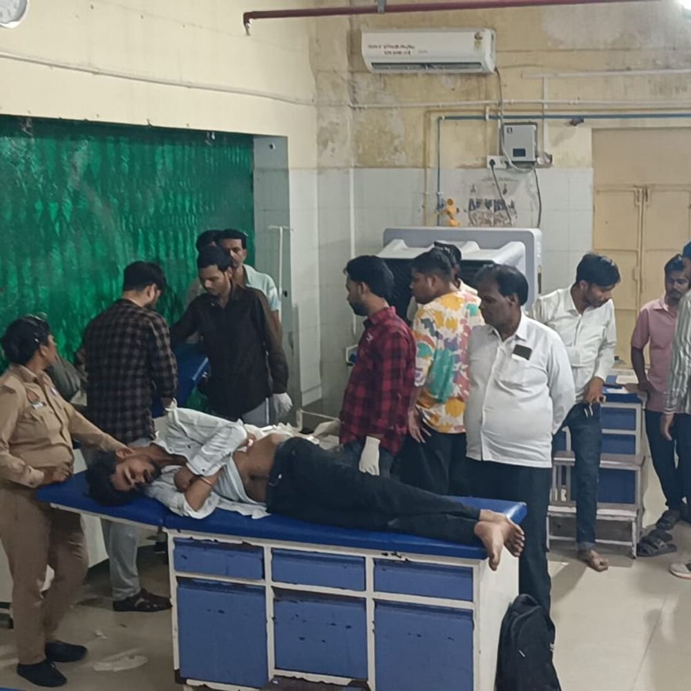 कोचिंग सेंटर के बाहर छात्रों में चाकूबाजी, दो घायल:रुपए के लेनदेन को लेकर दो गुटों में विवाद, घायल अस्पताल में भर्ती