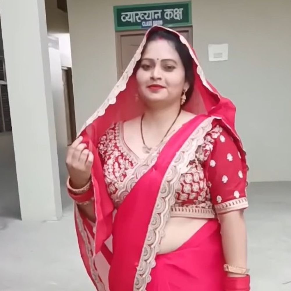 पति ने प्रेमी के साथ पत्नी को किया विदा:सीतापुर में 17 साल का वैवाहिक रिश्ता खत्म कर गाड़ी में बैठाकर दिल्ली भेजा