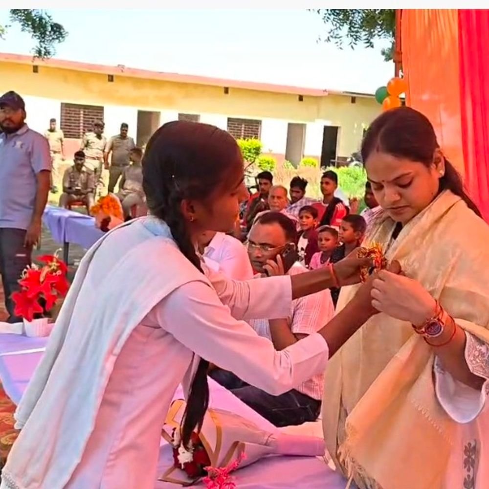 कौशांबी के एमबीओ कॉलेज में फुटबॉल टूर्नामेंट हुआ:जिला पंचायत अध्यक्ष कल्पना सोनकर ने किया उद्घाटन, खिलाड़ियों का बढ़ाया उत्साह