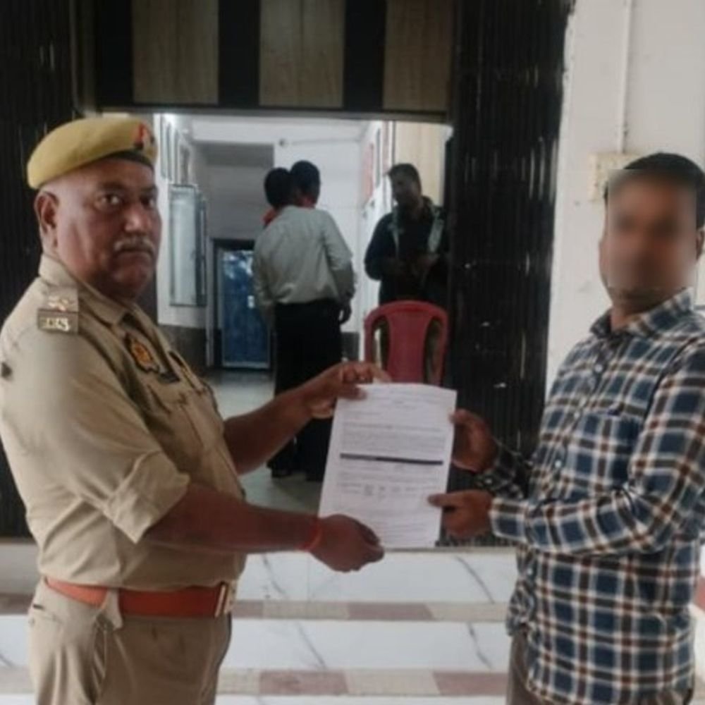 भदोही में साइबर हेल्पडेस्क ने तीन पीड़ितों को लौटाए पैसे:पेमेंट, ऑनलाइन गेम और संदिग्ध लिंक के जरिए हुई थी ठगी