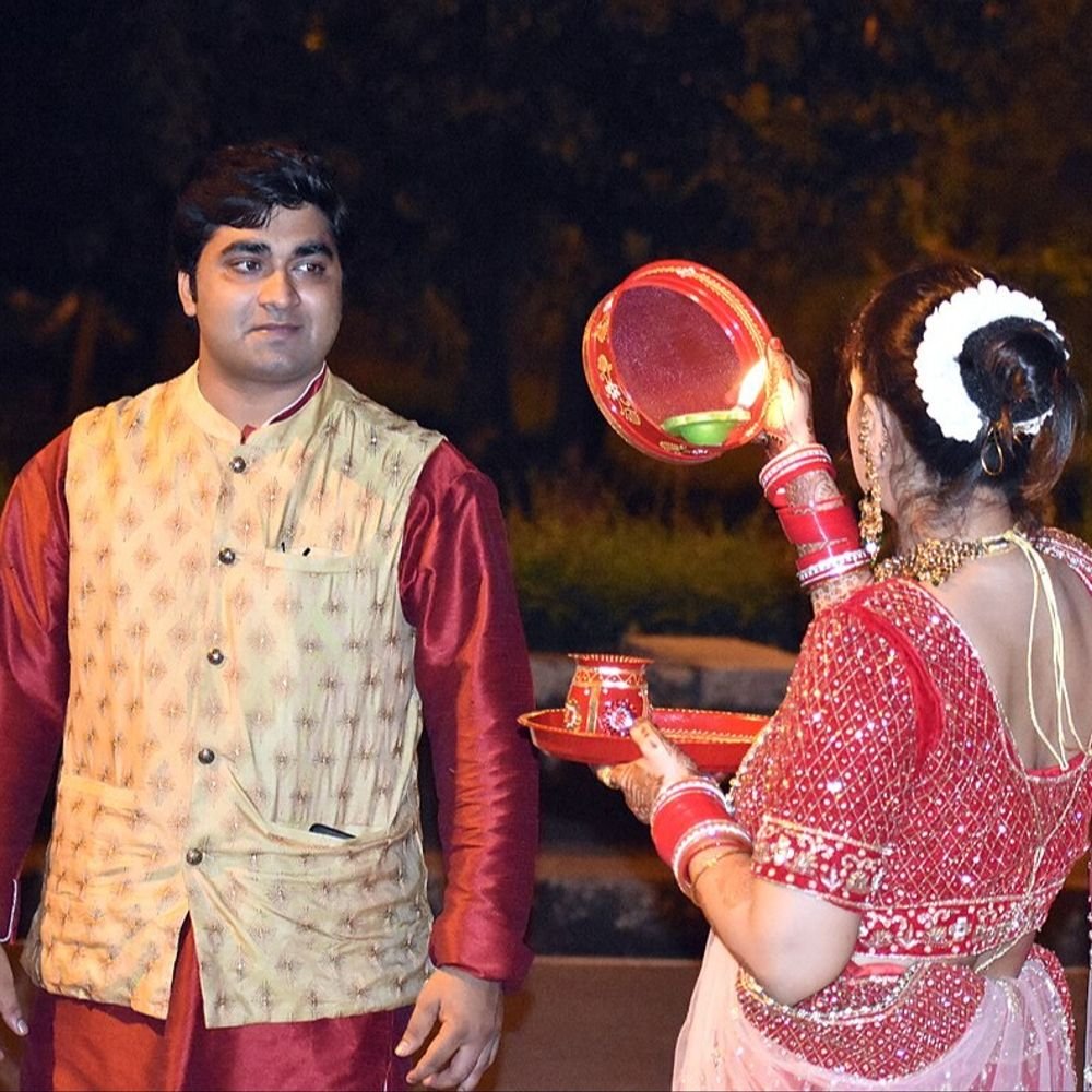 लखनऊ में महिलाएं धूमधाम से मना रही है करवा चौथ:8:20 बजे चंद्रोदय होने का अनुमान , पति की लंबी आयु के लिए रखा व्रत