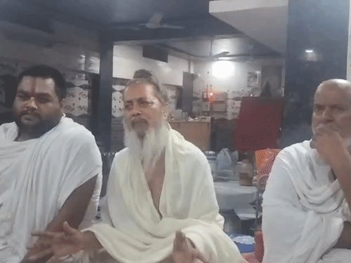 खाक चौक आश्रम में व्यवस्थाओं को लेकर विवाद गहराया:महंत बृजमोहन दास पर महंतों ने लगाए आरोप, राम लखन दास त्यागी ने सुनील दास सामने आए