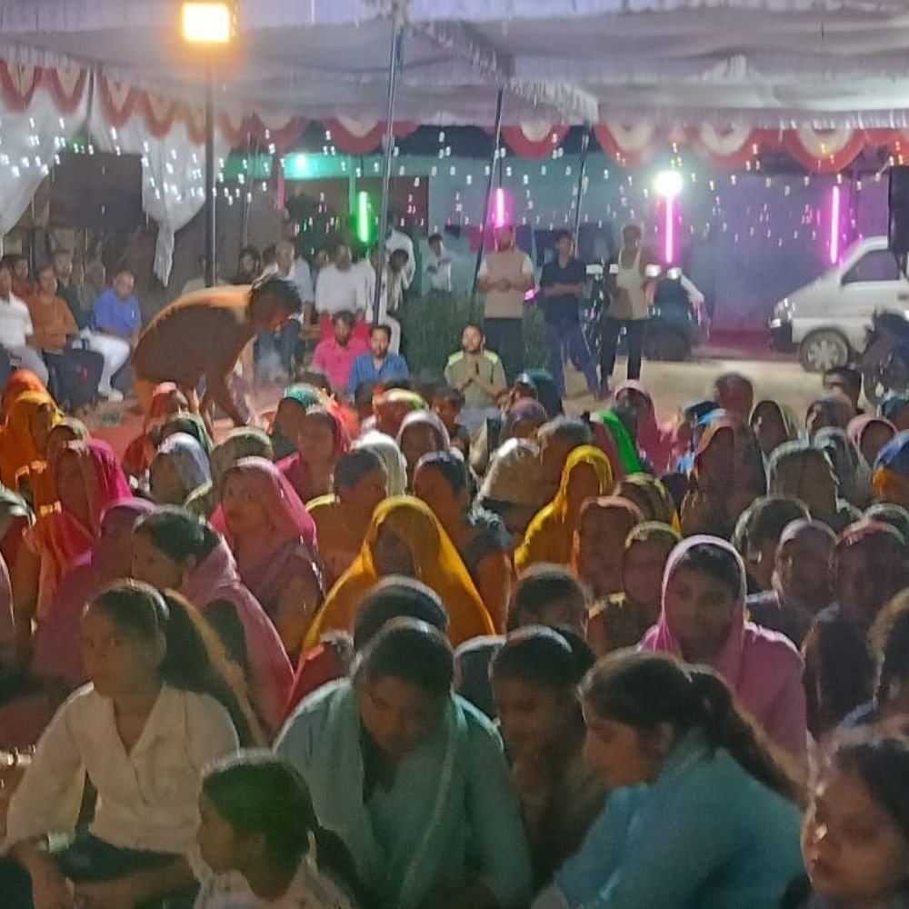 फतेहपुर में मां कूष्मांडा की पूजा को उमड़े भक्त:2200 दुर्गा पंडालों में दर्शन-पूजन, सुरक्षा में 1700 पुलिसकर्मी तैनात