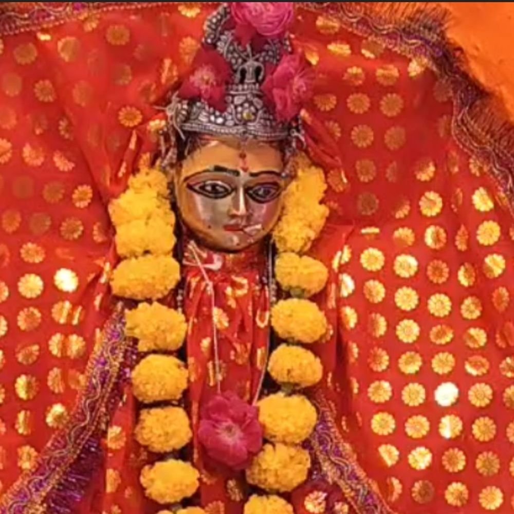 नवरात्र के पांचवें दिन मां स्कंदमाता की पूजा:जालौन के मंदिरों में उमड़े श्रद्धालु, सुख-समृद्धि और खुशहाली की कामना की
