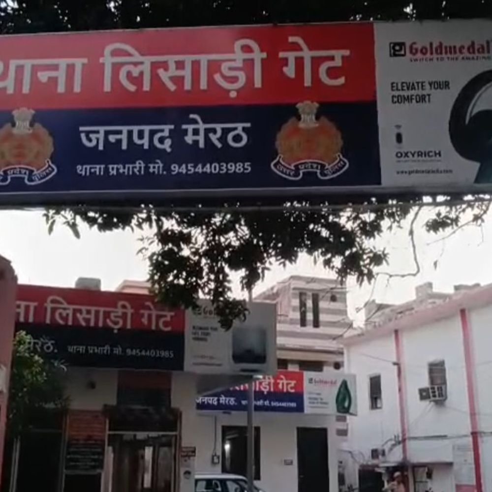 खंडहर में नवजात का शव मिला:मेरठ में कुत्ते मंडराते दिखे, पुलिस ने शव पोस्टमार्टम के लिए भेजा
