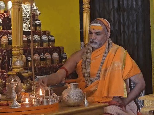 शंकराचार्य ने रामपाल को शास्त्रार्थ की दी खुली चुनौती:शिवांश नारायण द्विवेदी बने शंकराचार्य के प्रतिनिधि,‘रामपाल का रसातल गमन’ पुस्तक का किया विमोचन