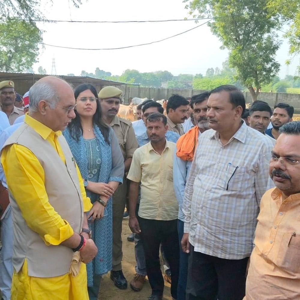 बदायूं में गोवंशों की मौत पर मंत्री का दौरा:पहले से चल रही कार्रवाई का ही ऐलान, व्यवस्था में खामियां