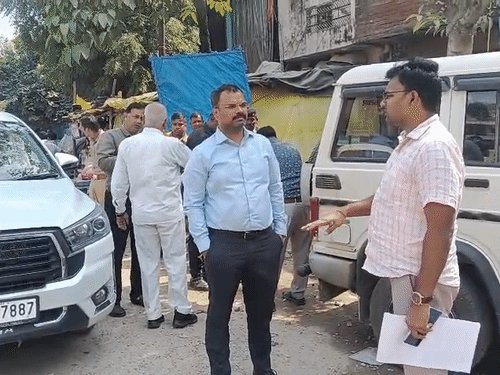 कानपुर में दीपावली से पहले गड्‌ढामुक्त होंगी सड़कें:नगर आयुक्त का अल्टीमेटम, सड़क पर कूड़ा फेंकने पर लगा 20-20 हजार जुर्माना