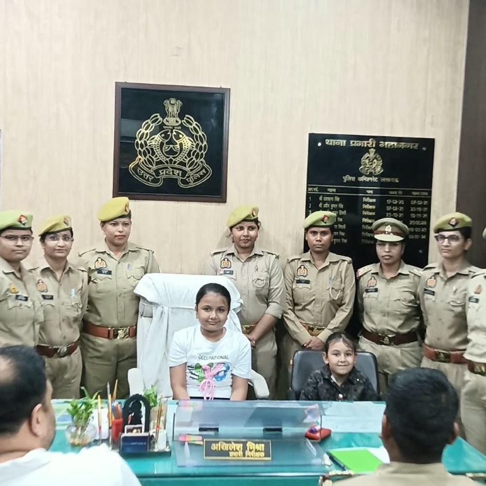 मिशन शक्ति में बालिकाओं को मिली जिम्मेदारी:महानगर थाने में एक दिन की थाना प्रभारी बनीं दक्षिता और निमिषा