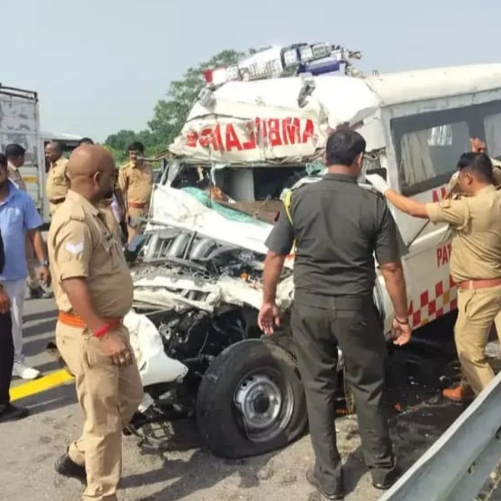 पूर्वांचल एक्सप्रेसवे पर 39 हादसों में 14 की मौत:ढाबों के आसपास बढ़ रहा एक्सीडेंट का खतरा