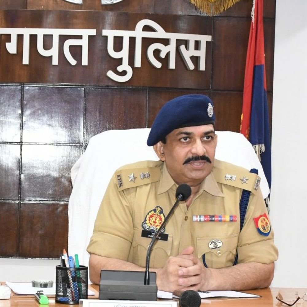 बागपत में 2 इंस्पेक्टर और 3 दरोगा का ट्रांसफर:सरूरपुर चौकी प्रभारी बदले, सुरक्षा व्यवस्था मजबूत करने के निर्देश जारी
