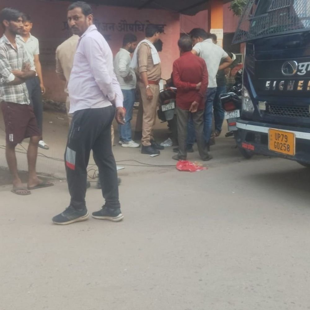 दो बाइकों की टक्कर में इकलौते बेटे की मौत:औरैया में दवा लेने जा रहे भाई की मौत, चचेरी बहन गंभीर; एक आरोपी हिरासत में