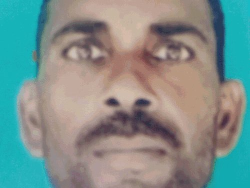 आजमगढ़ में घर में घुसा मुंह बांधे संदिग्ध युवक:पीछा करने पर गिरकर हुई मौत, महिला के घर में जा रहा था व्यक्ति