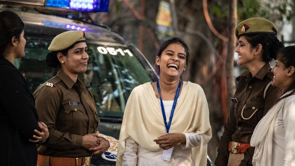 यूपी में महिलाओं की सुरक्षा के लिए 1090 हेल्पलाइन, जानें शिकायत का तरीका