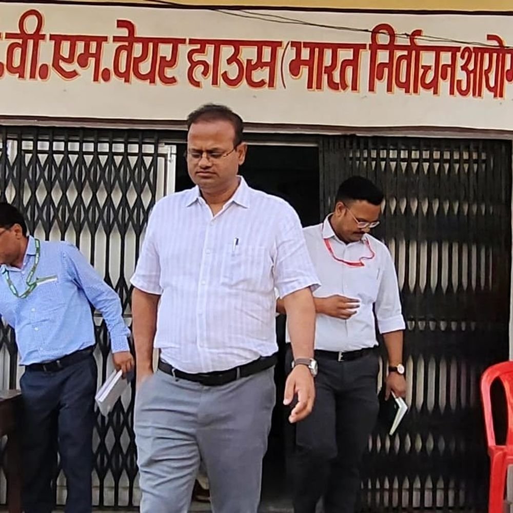 आजमगढ़ की वोटर लिस्ट को लेकर जिला प्रशासन की सफाई:सपा सुप्रीमो अखिलेश यादव ने 10 जगह विकास यादव नाम मिलने को लेकर किया था प्रेस कॉन्फ्रेंस