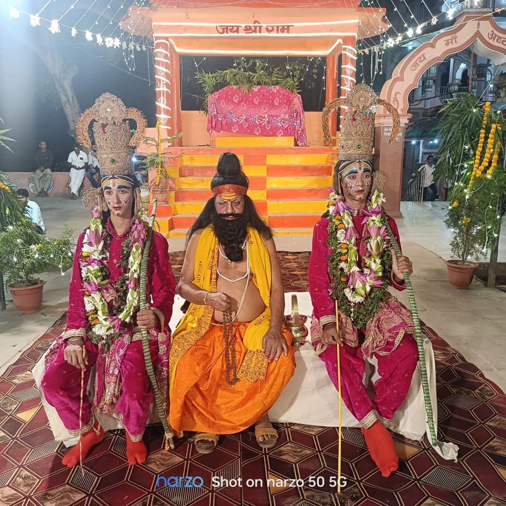 शिवपुर में श्रीराम-सीता मिलन की लीला:फुलवारी में हुआ राम-सीता का प्रथम मिलन, भावविभोर हुए श्रद्धालु