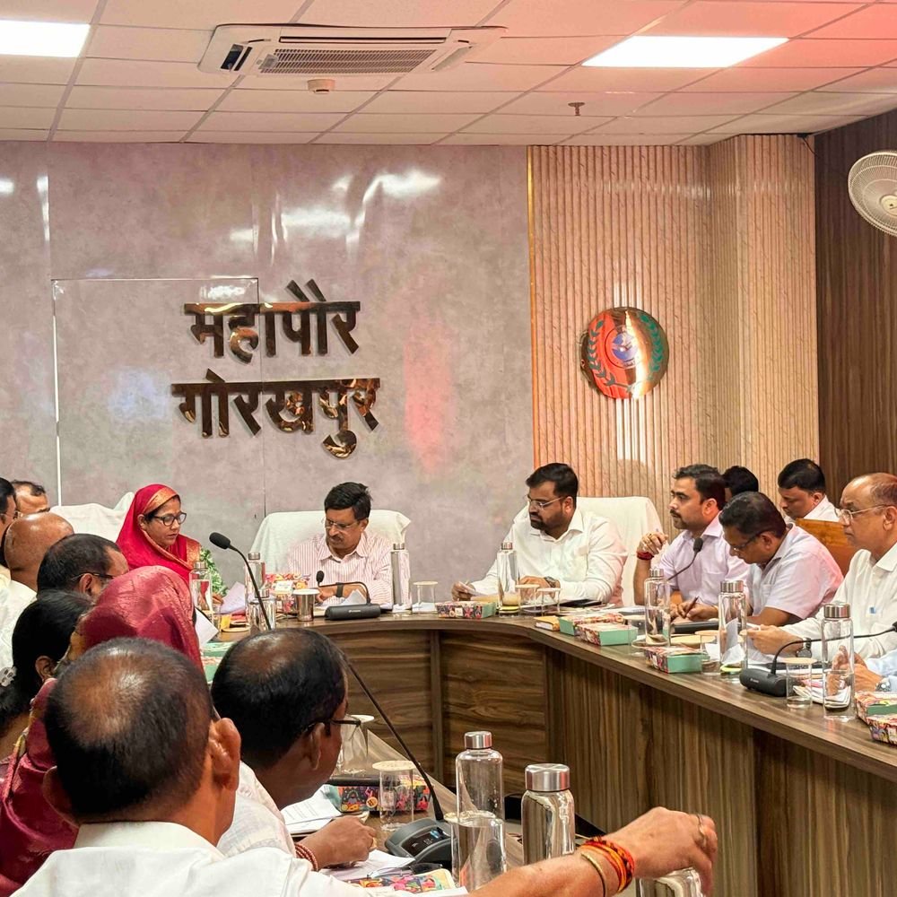 गोरखपुर में पार्षद बोले-पानी घरों तक नहीं पहुंच रहा है:निगम की बैठक में मुद्दा उठाया, जलभराव और खराब सड़कों पर नाराजगी जताई