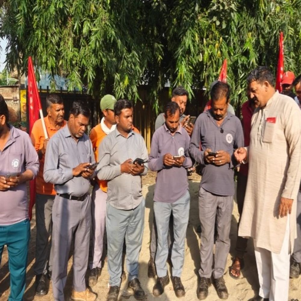 रेलवे में आउटसोर्सिंग के खिलाफ प्रदर्शन:शाहजहांपुर में नरमू ने किया विरोध, बोले- यह देश की जीवनरेखा है