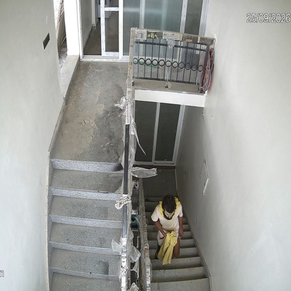 रसिक दुलारी शरण के मामले में नया वीडियो आया सामने:आत्महत्या करने से पहले सीढ़ियों पर चलते हुए दिखे, धोती पर लगा था खून