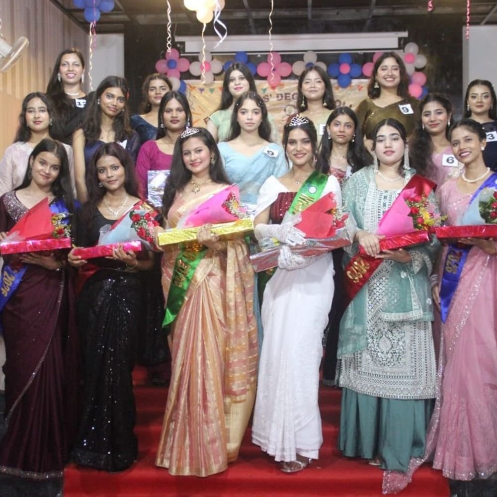 लखनऊ में इरम कॉलेज में भव्य चोपड़ा बनीं मिस फ्रेशर्स:सीनियर्स ने कार्यक्रम में जूनियर्स का स्वागत किया, कई खिताब भी दिए