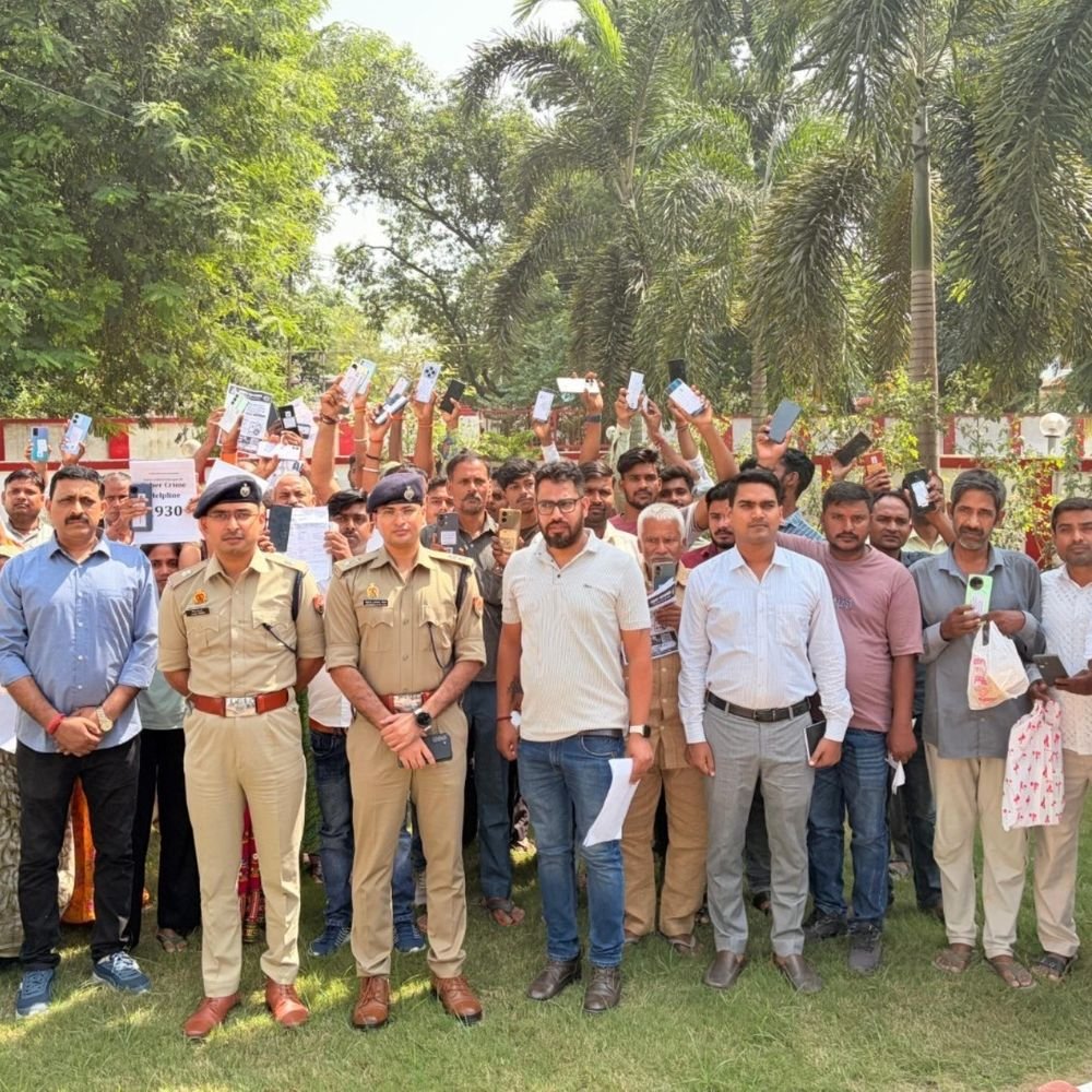 बाराबंकी पुलिस ने 105 गुम मोबाइल फोन बरामद किए:कीमत 21 लाख रुपये, लोकेशन और इस्तेमाल की जानकारी जुटाई गई